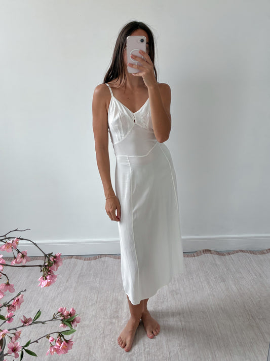 1930s Milky White Satin Slip with Delicate Embroidery S