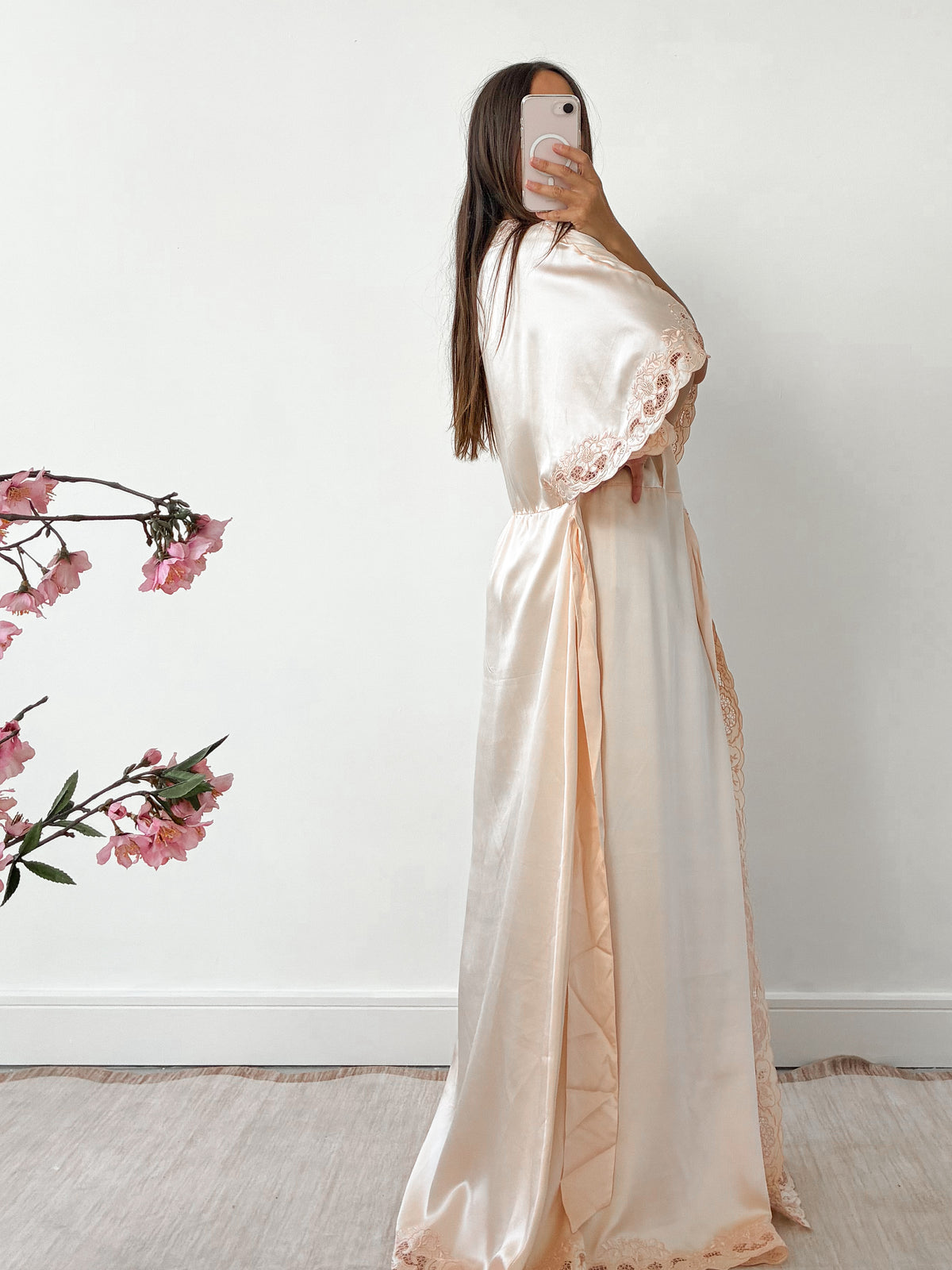 1970s Silk Peach Dressing Gown With Floral Embroidery M L