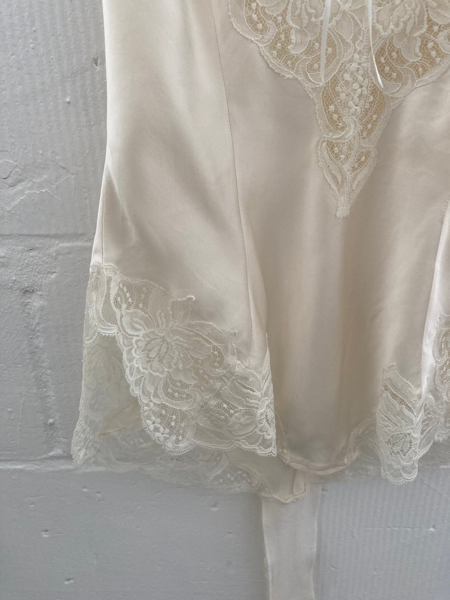 1970s Ivory Silk Teddy with White Floral Lace S/M