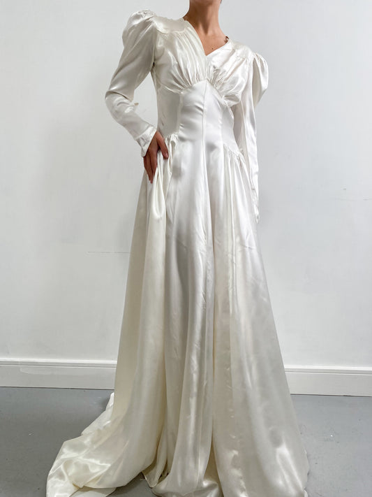 1940s Sweetheart Puff Sleeve Satin Wedding Gown with Train