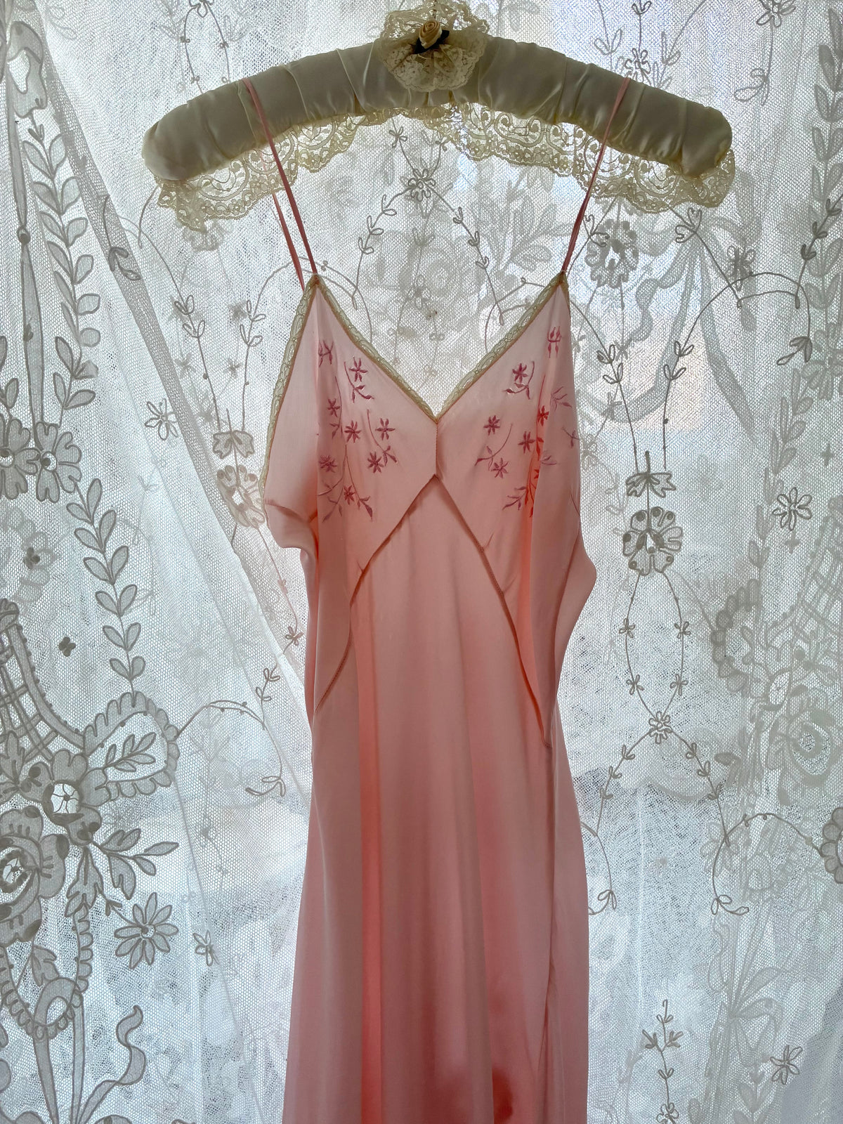 1940s Pink Satin Midi Slip With Flower Embroidery M L