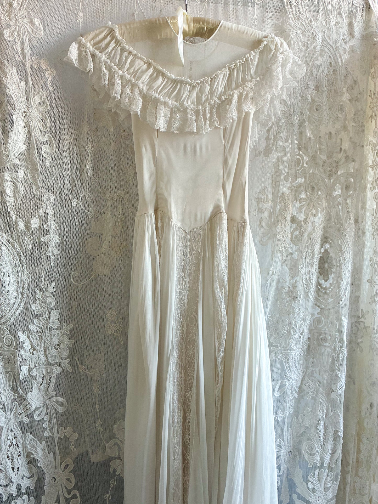 1940s Ivory Tulle Wedding Dress With Ruffle Neck And Cathedral Train