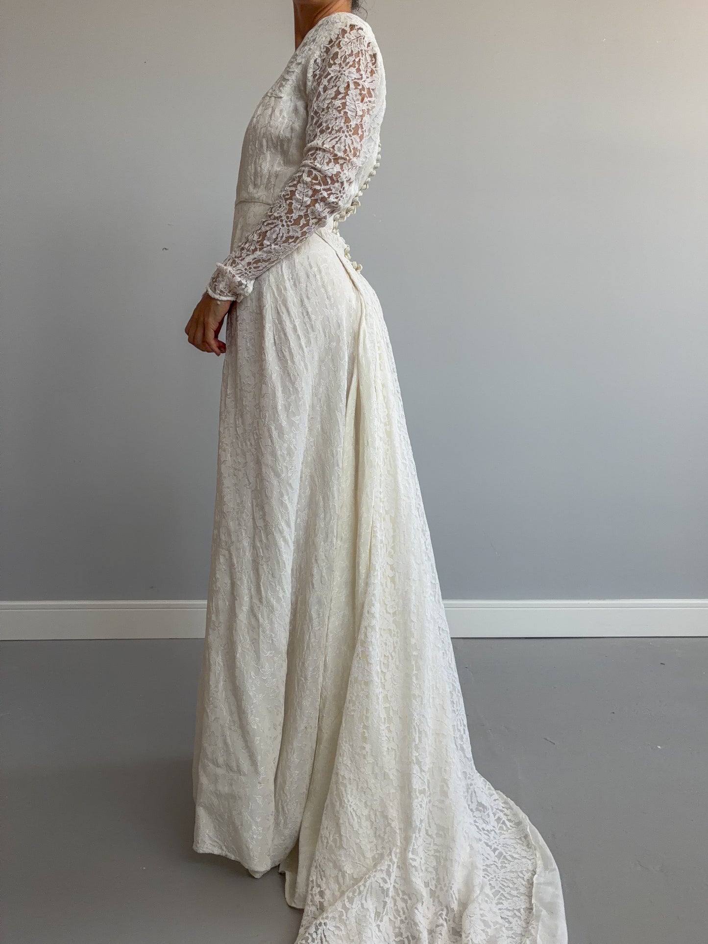 1940s Ivory Jacquard And Lace Dress With Puddle Train