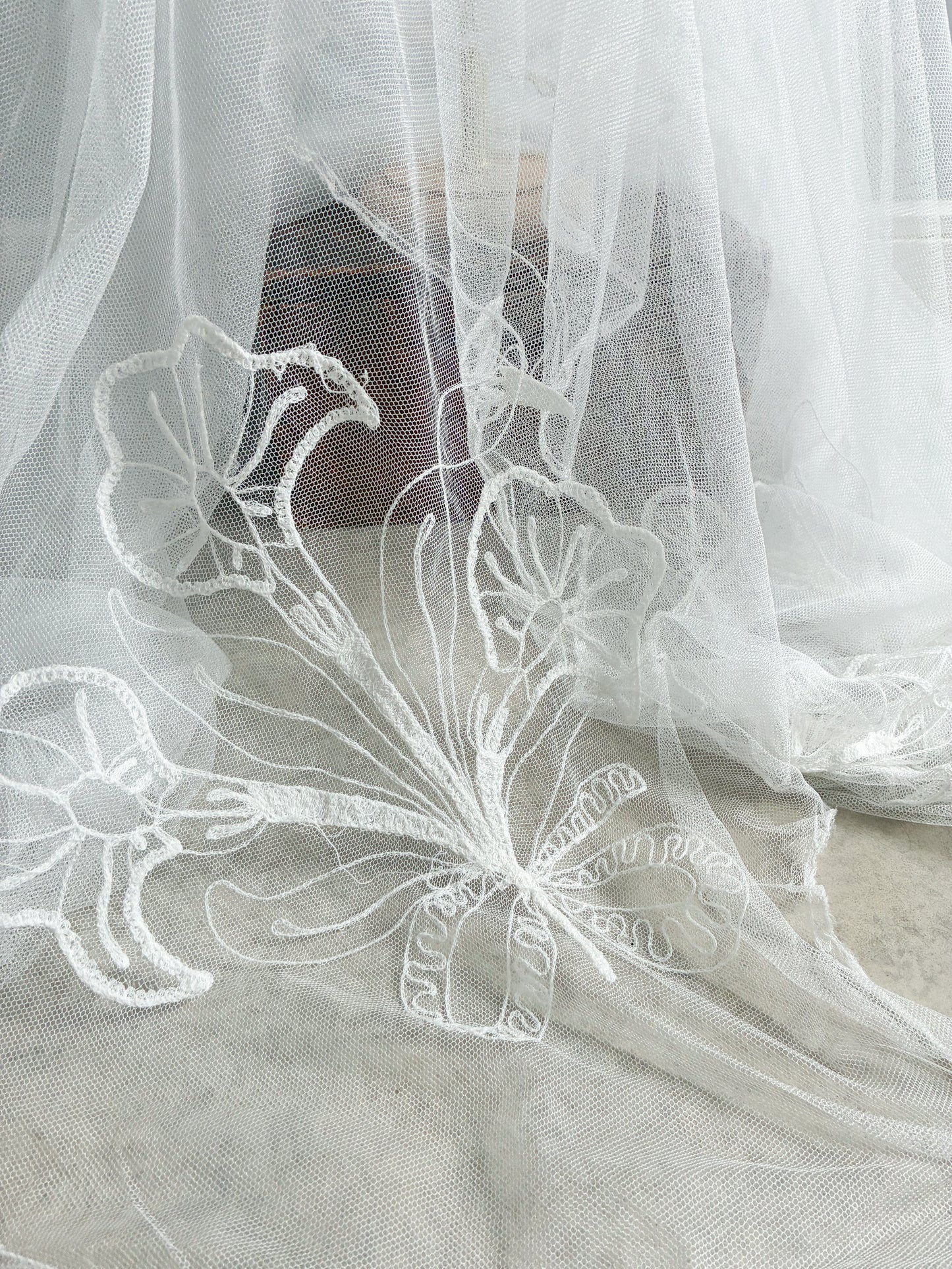 1940s Sheer Net Cathedral Veil With Calla Lily Motif