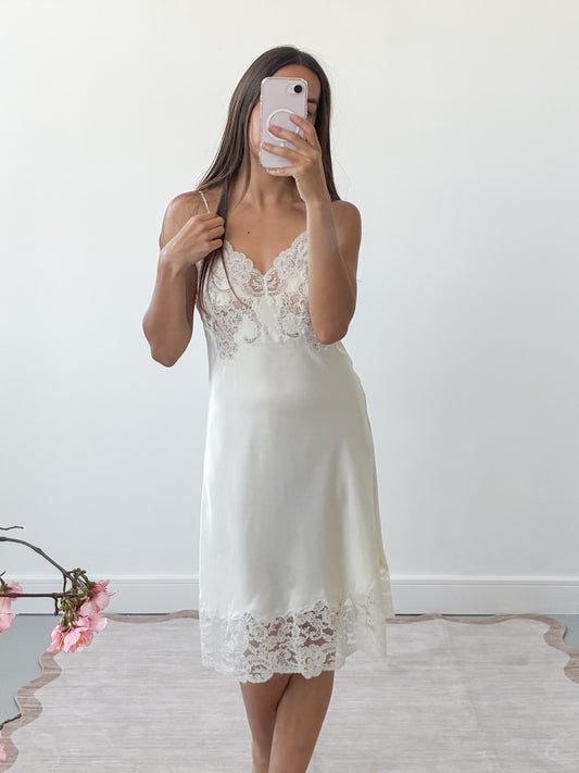 1940s Ivory Silky Slip With Intricate Lace Detail S M