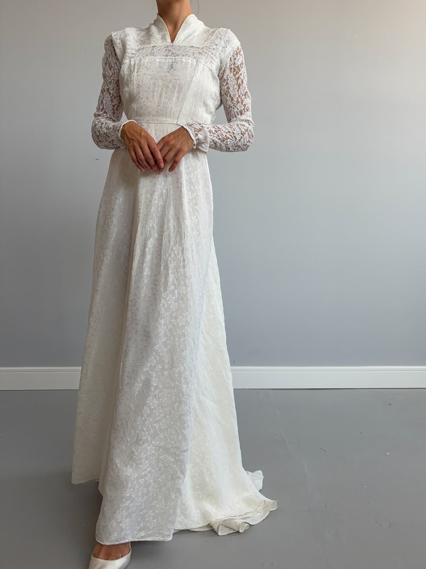 1940s Ivory Jacquard And Lace Dress With Puddle Train