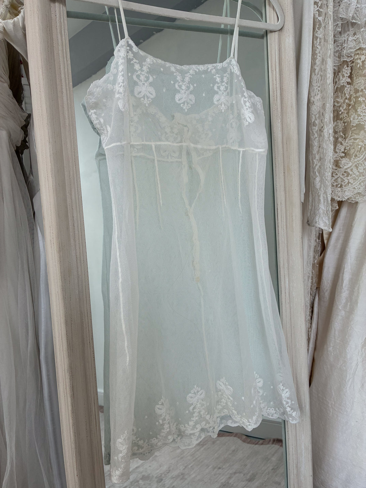 Antique Sheer Net Mini Slip With Bow Embroidery M
