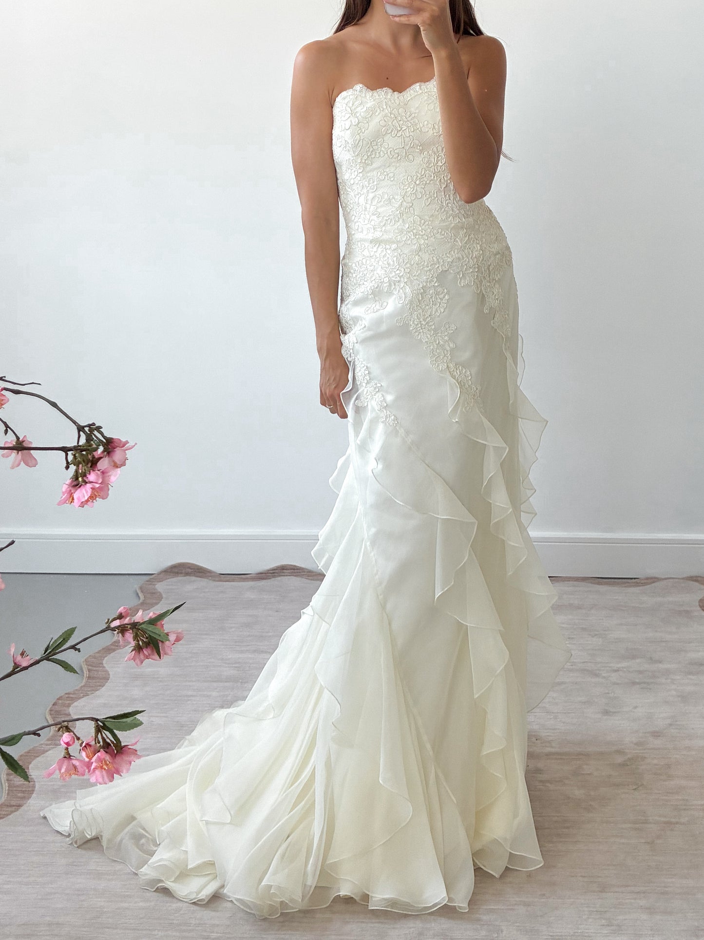 1990s Strapless Ivory Wedding Gown With Silk Lace Bodice & Ruffled Organza Skirt S M