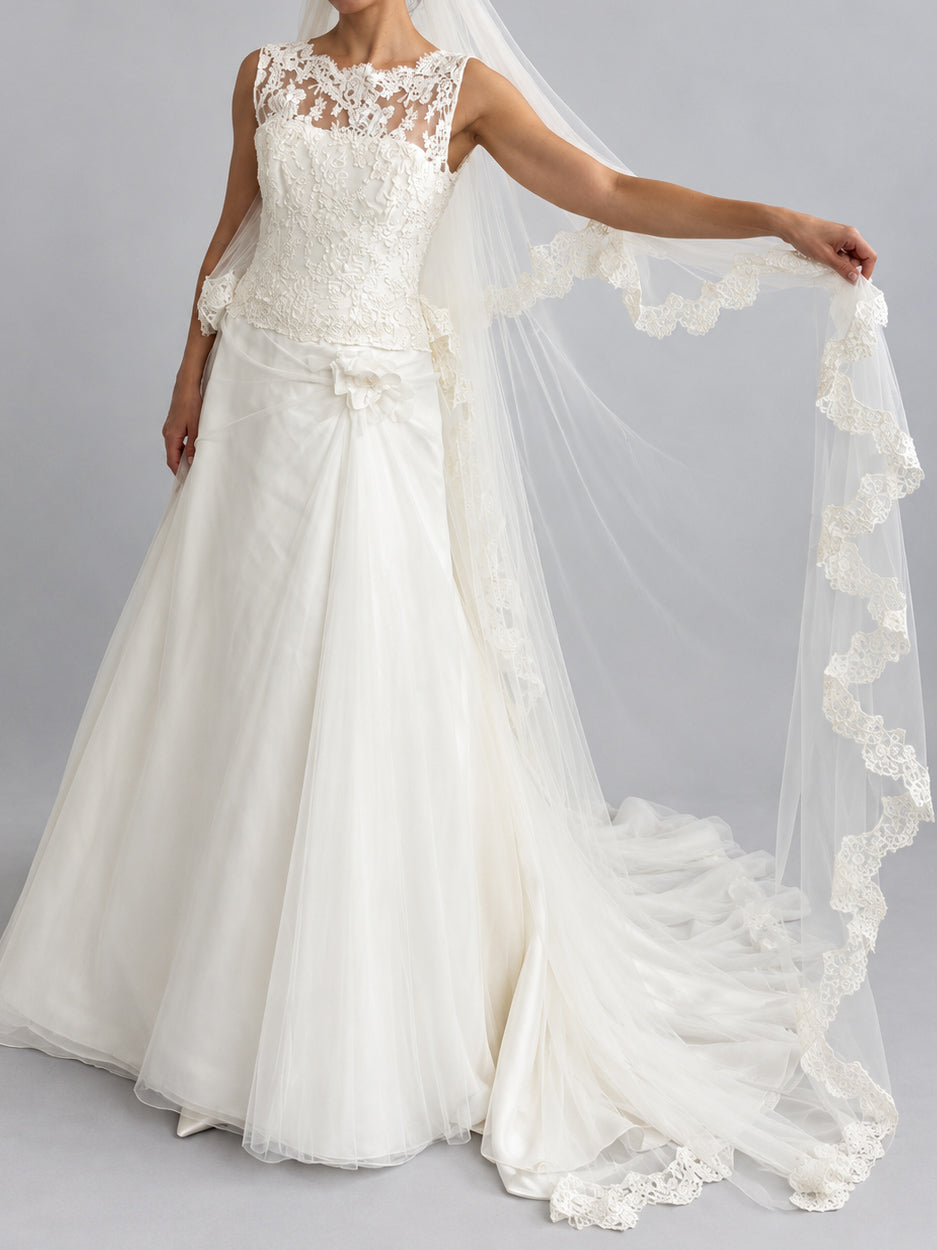 Vintage Designer Ritva Westenius Silk & Lace Wedding Dress With Two-Tier Veil S M