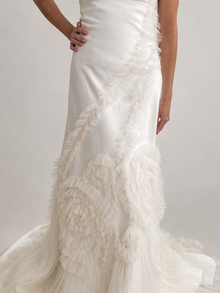 Archival Designer Augusta Jones Strapless Wedding Dress With Ruffled Tulle Detail & Train S M