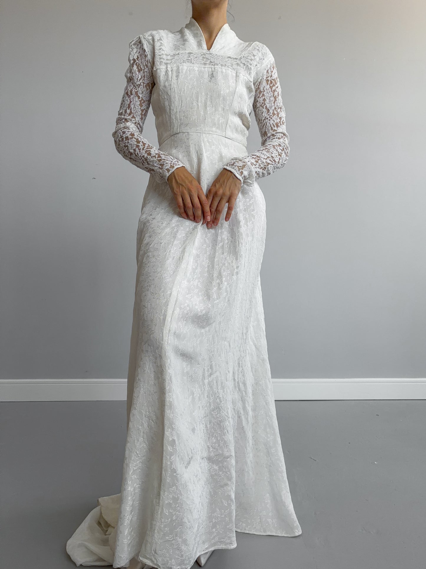 1940s Ivory Jacquard And Lace Dress With Puddle Train