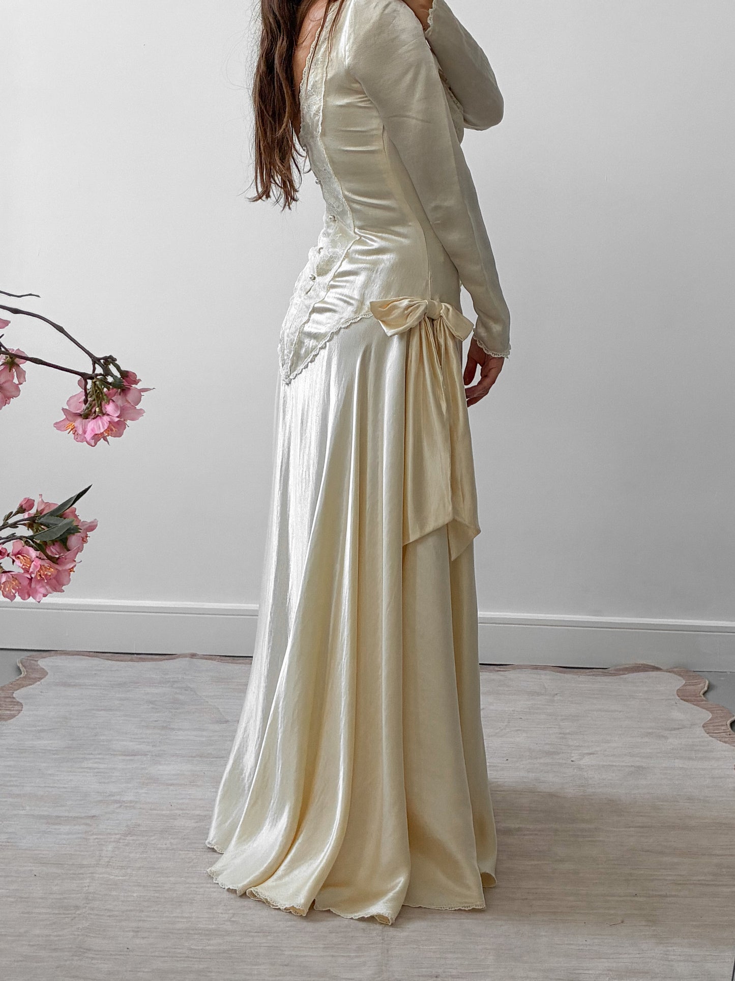 1980s Silk Asymmetrical Wedding Dress With Bow Detail S M