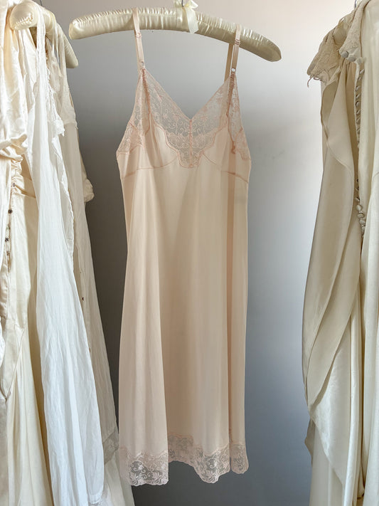 1970s Dusty Pink Midi Slip With Floral Lace Trims