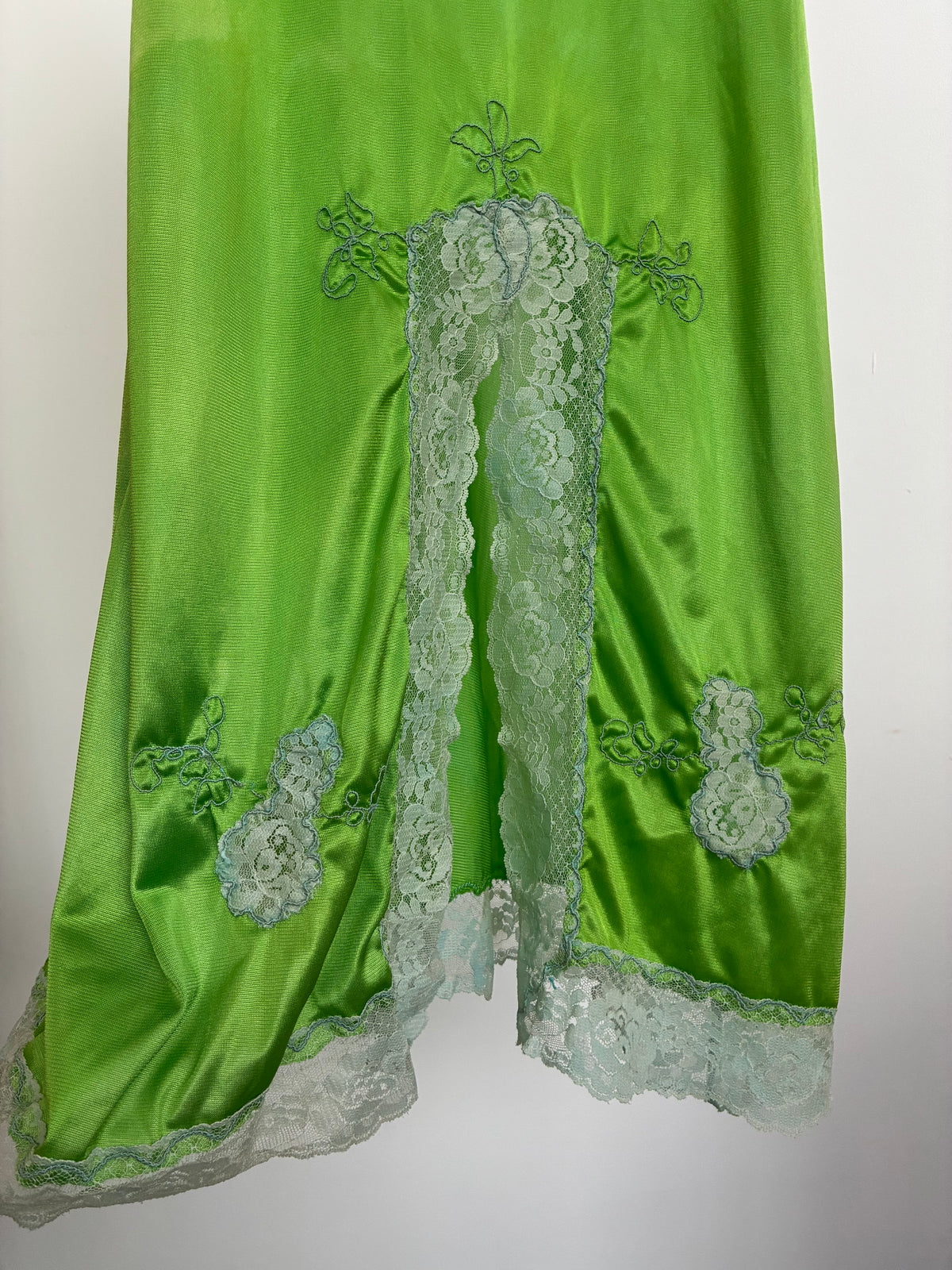 1940s Satin Slip With Front Split And Lace Appliqué In Apple Green S M