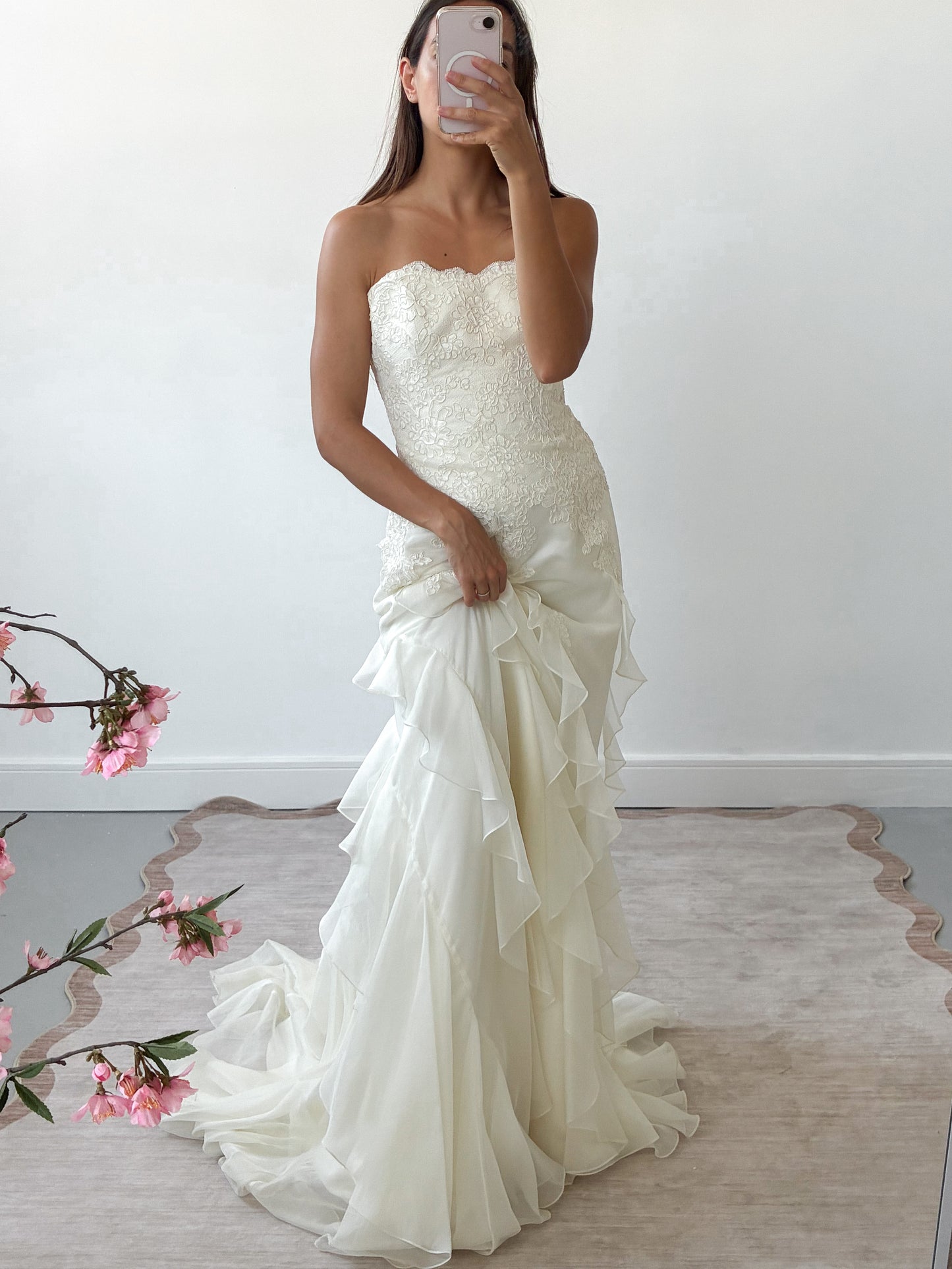 1990s Strapless Ivory Wedding Gown With Silk Lace Bodice & Ruffled Organza Skirt S M