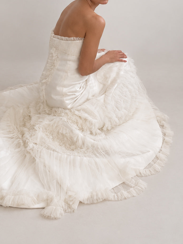 Archival Designer Augusta Jones Strapless Wedding Dress With Ruffled Tulle Detail & Train S M