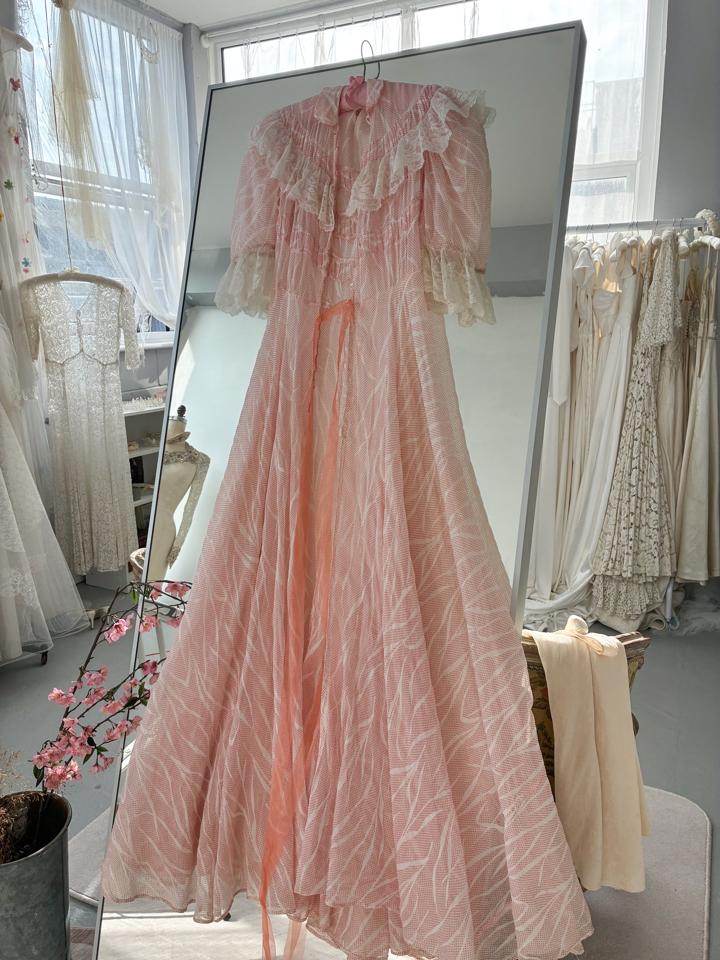 1930s Bubblegum Pink Organza Lace Up Robe With Ruffled Collar One Size