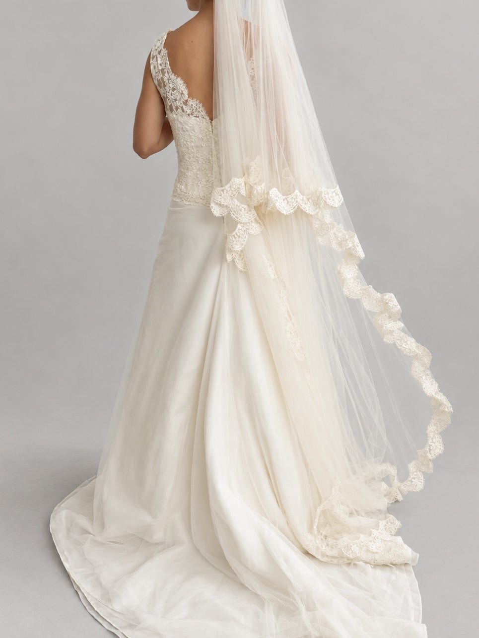 Vintage Designer Ritva Westenius Silk & Lace Wedding Dress With Two-Tier Veil S M