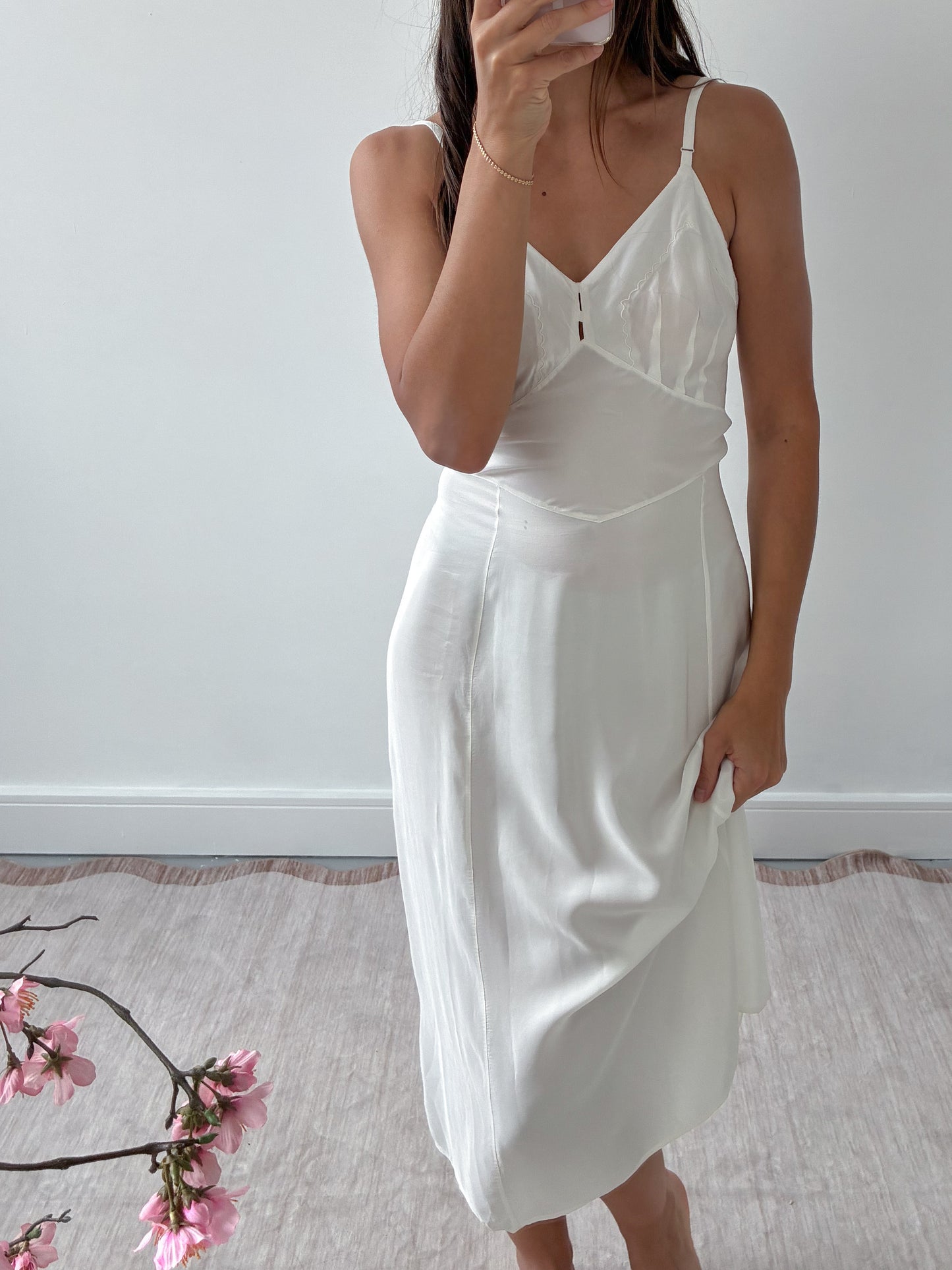 1930s Milky White Satin Slip with Delicate Embroidery S