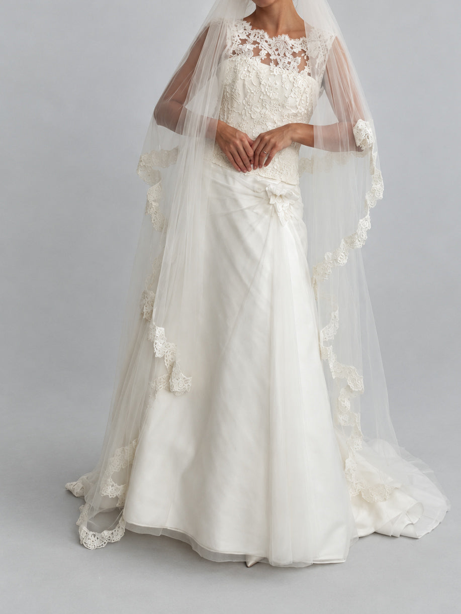 Vintage Designer Ritva Westenius Silk & Lace Wedding Dress With Two-Tier Veil S M