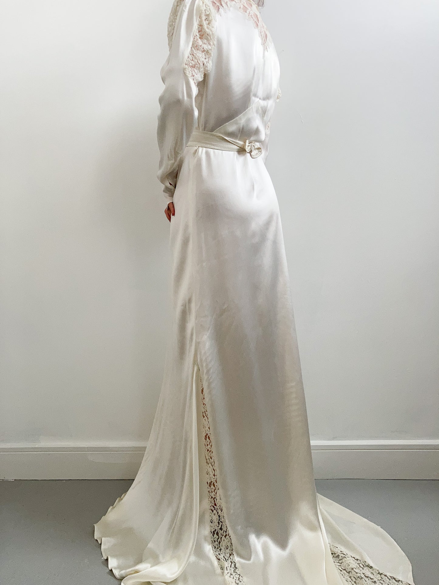 1930s Champagne Silk Satin & Lace Collared Wedding Dress with Train – Adored Closet