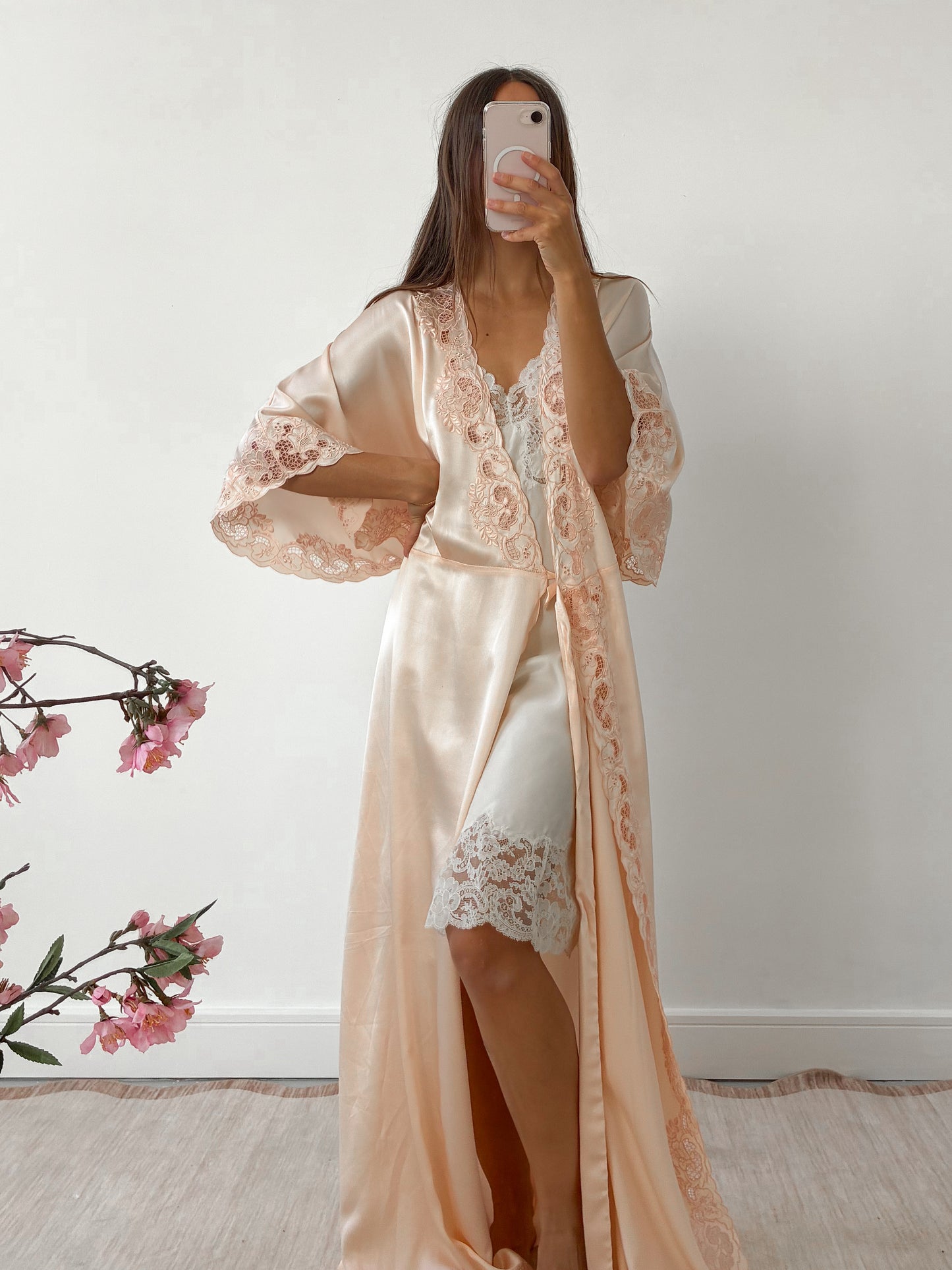 1970s Silk Peach Dressing Gown With Floral Embroidery M L