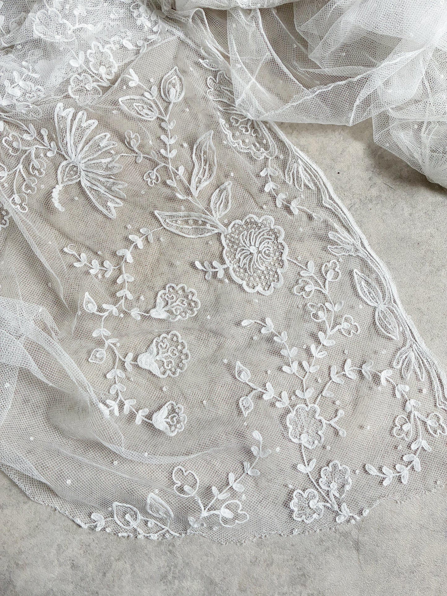 Antique Fingertip Veil In Spotted Floral Tambour Lace