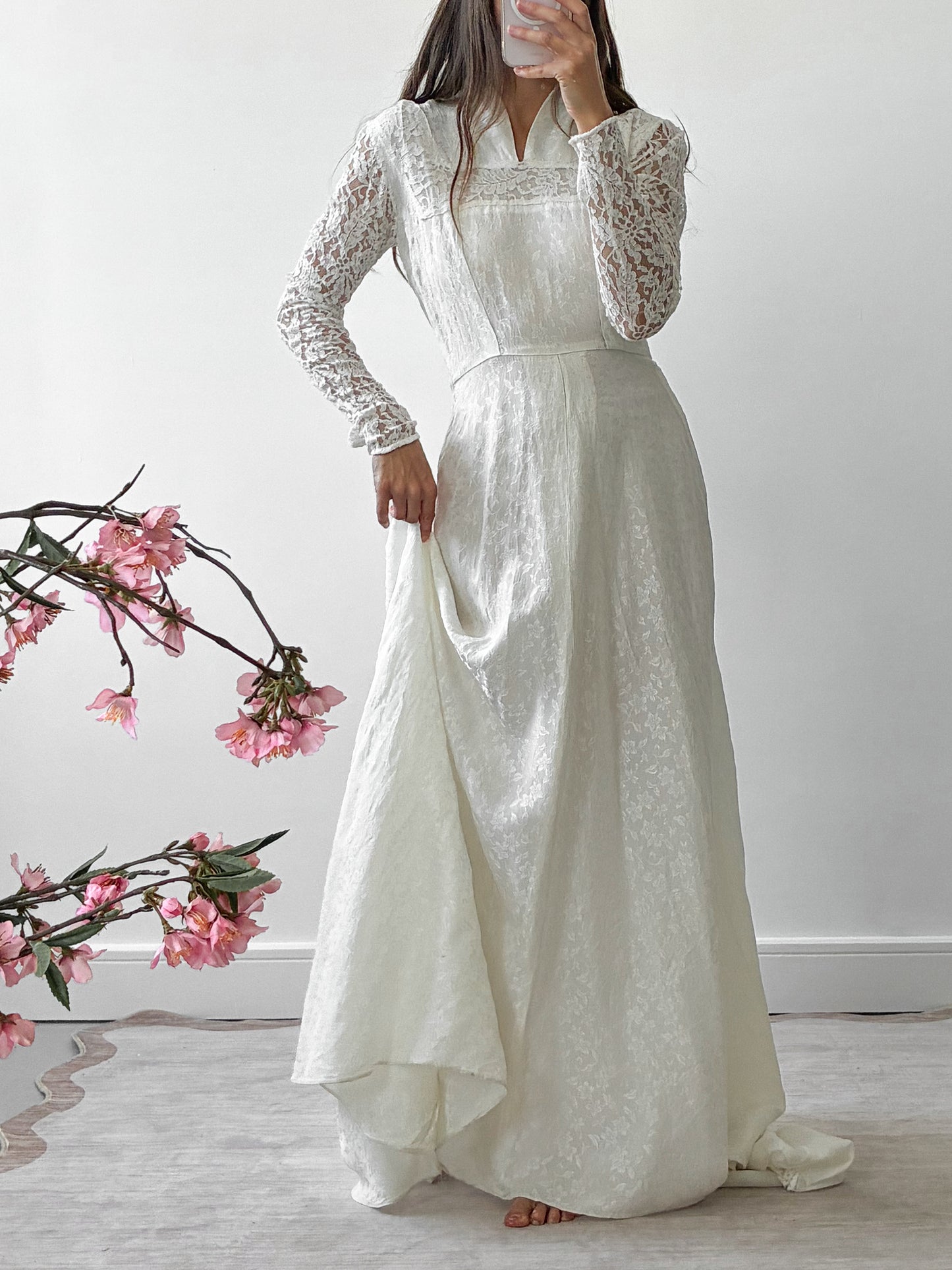 1940s Ivory Jacquard And Lace Dress With Puddle Train