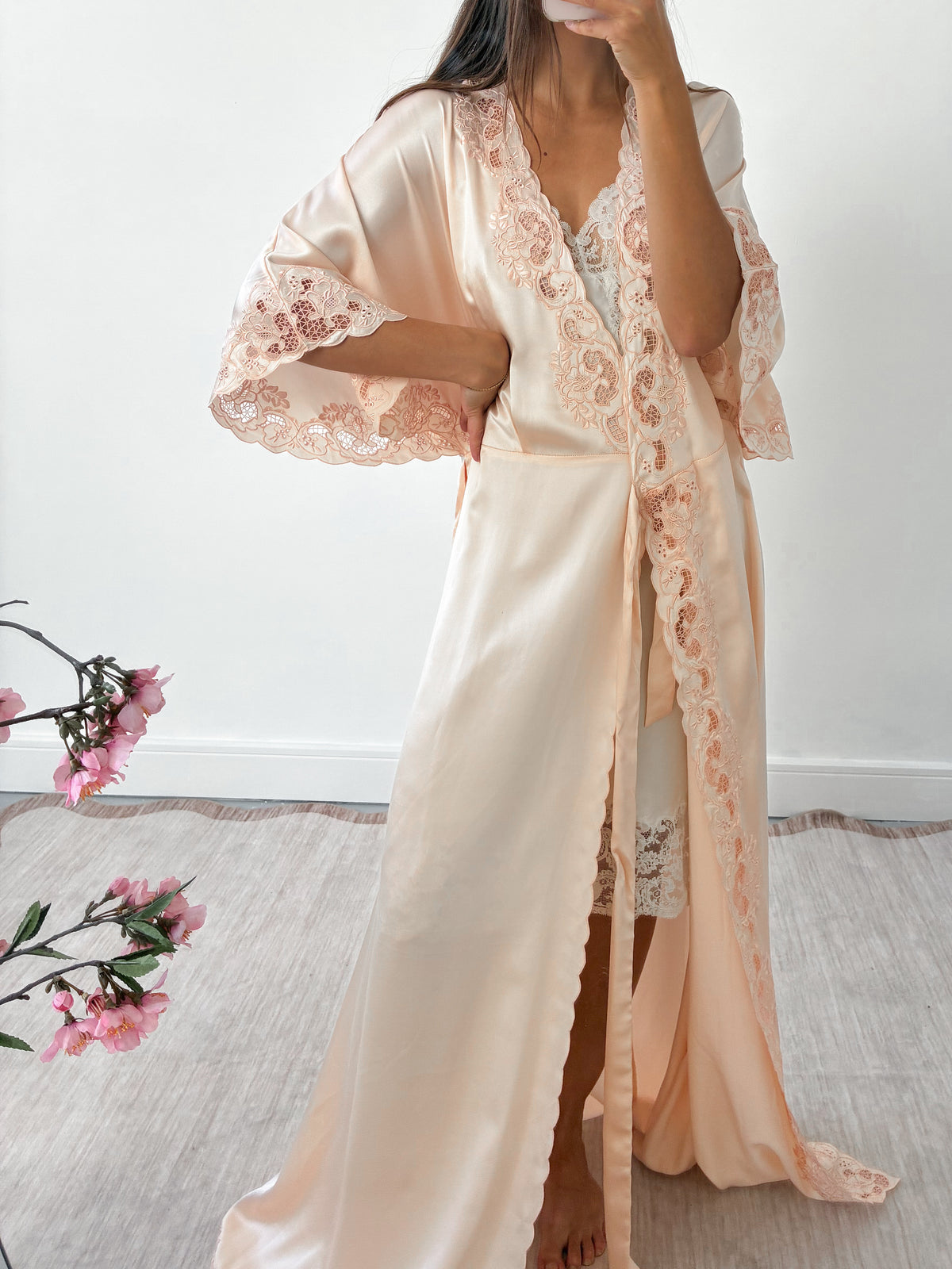 1970s Silk Peach Dressing Gown With Floral Embroidery M L