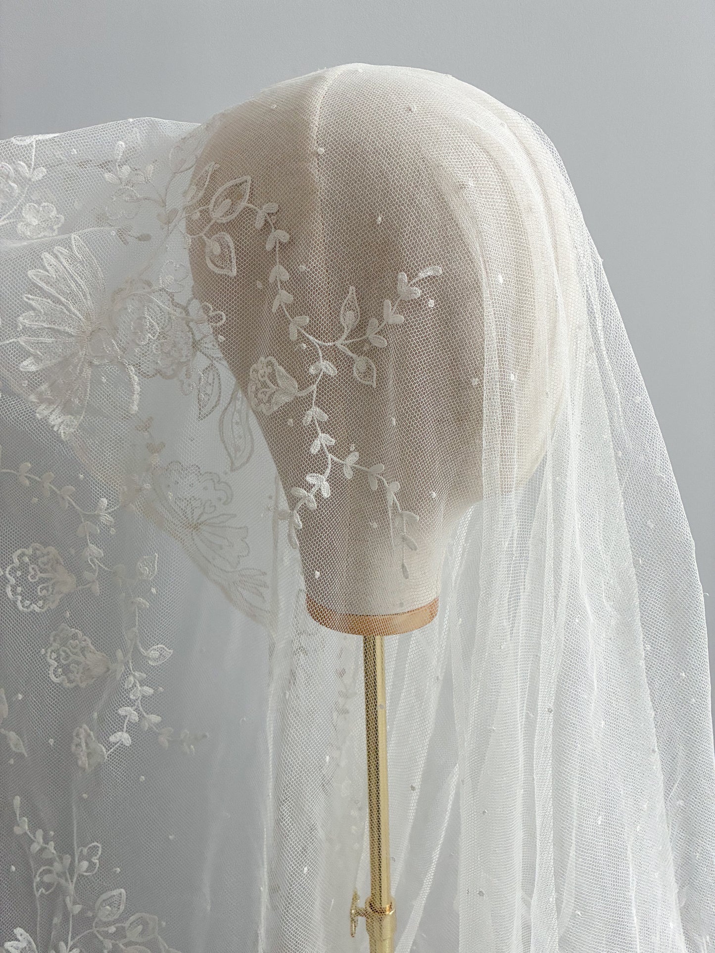 Antique Fingertip Veil In Spotted Floral Tambour Lace