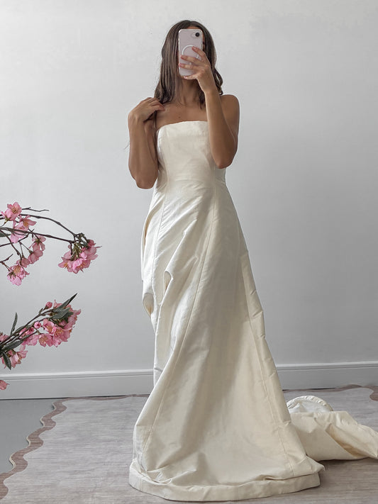 1990s Strapless Silk Boned Wedding Dress With Train And Convertible Beaded Trim M