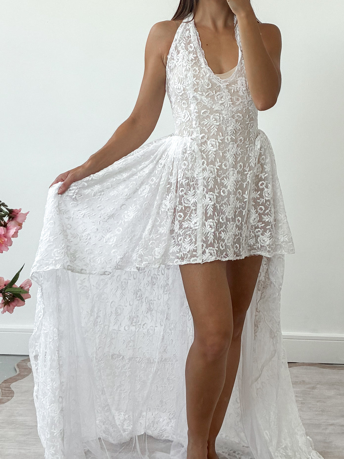 1940s Reimagined High-Low Floral Lace Dress With Net Veil Train M L
