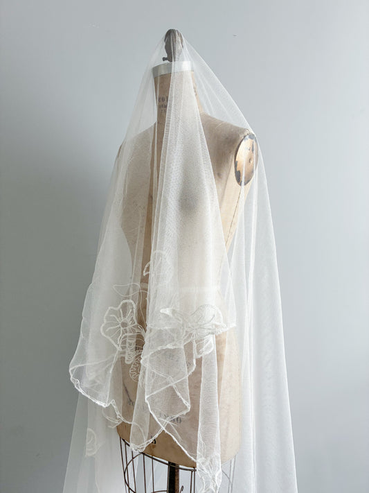 1940s Sheer Net Cathedral Veil With Calla Lily Motif