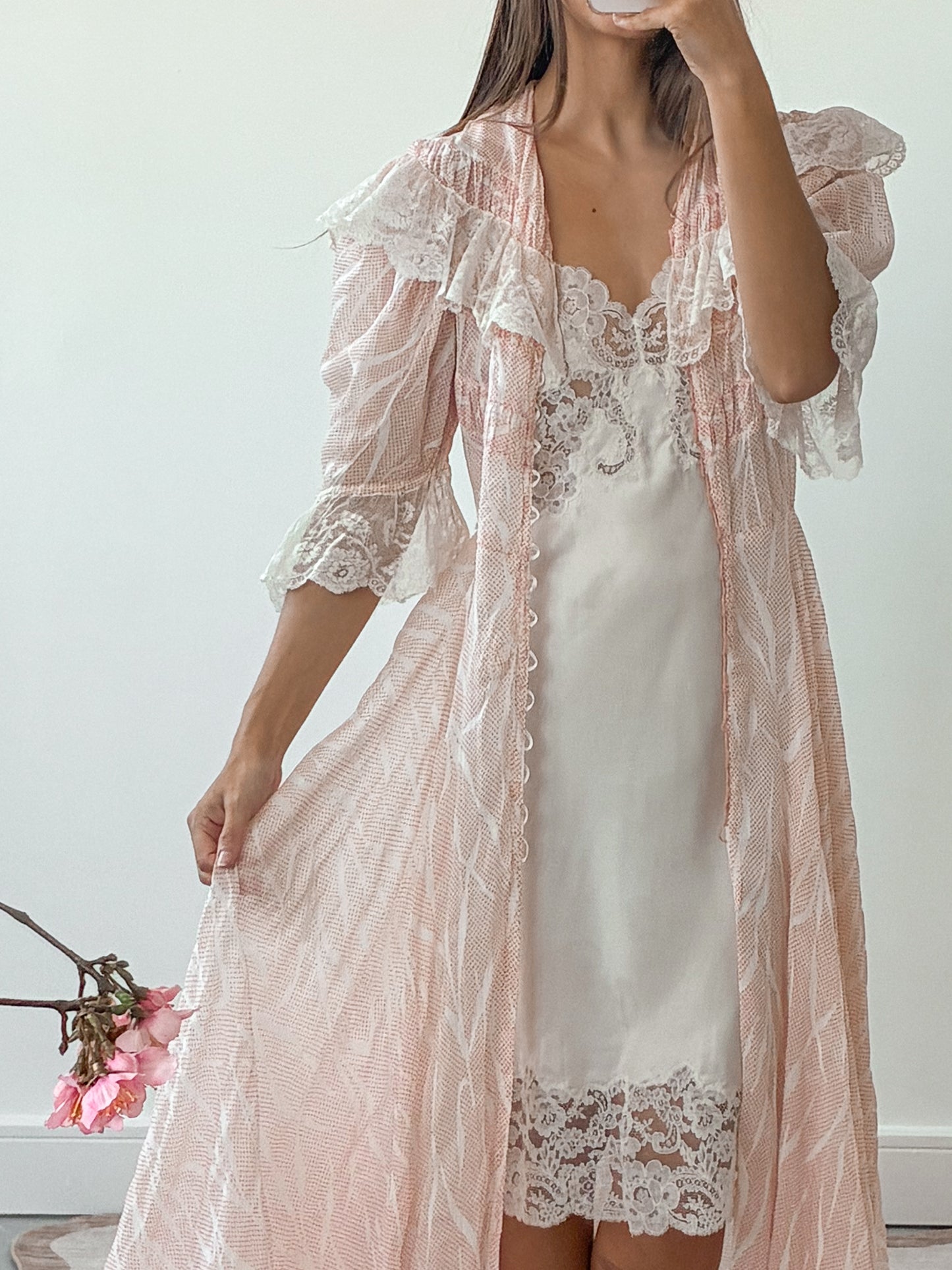 1930s Bubblegum Pink Organza Lace Up Robe With Ruffled Collar One Size