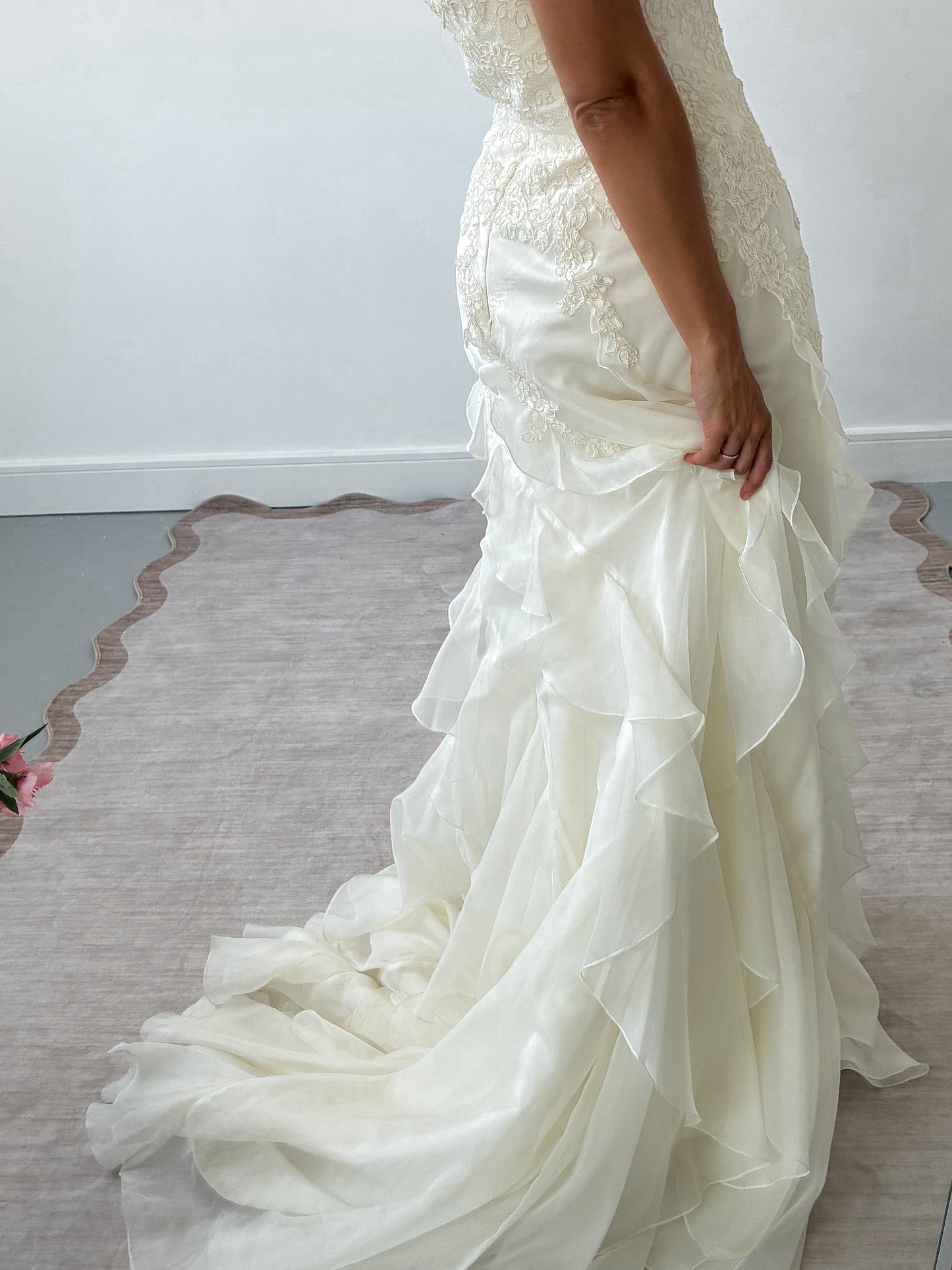 1990s Strapless Ivory Wedding Gown With Silk Lace Bodice & Ruffled Organza Skirt S M