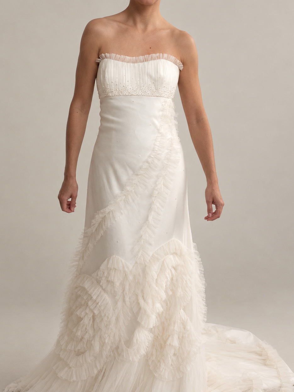 Archival Designer Augusta Jones Strapless Wedding Dress With Ruffled Tulle Detail & Train S M