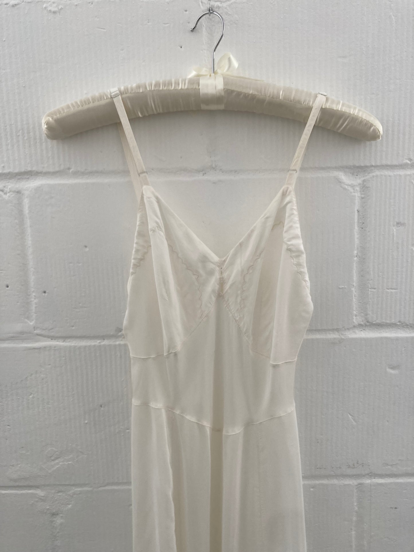 1940s White Slip with Delicate Embroidery & Spaghetti Straps XS/S