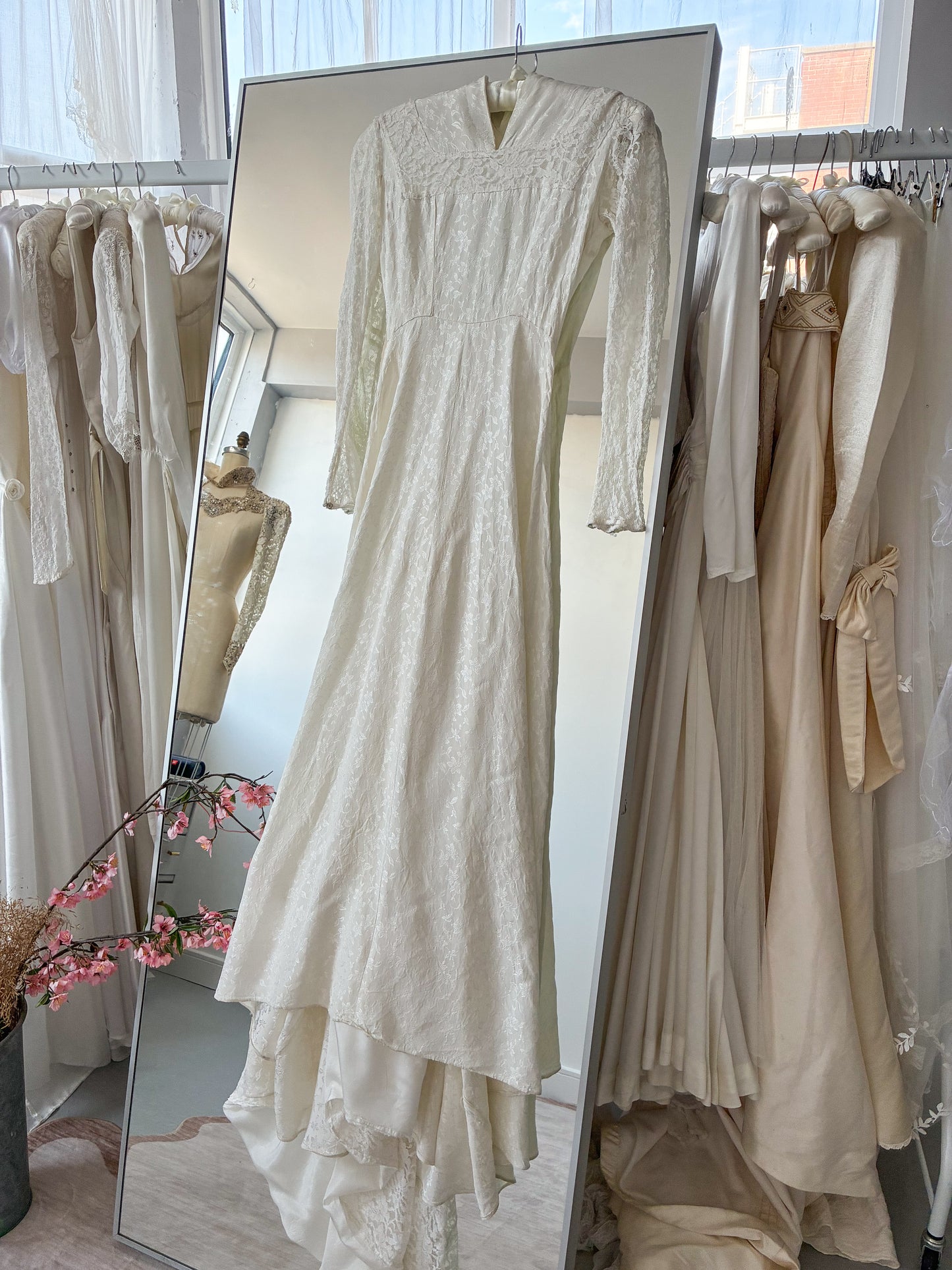 1940s Ivory Jacquard And Lace Dress With Puddle Train