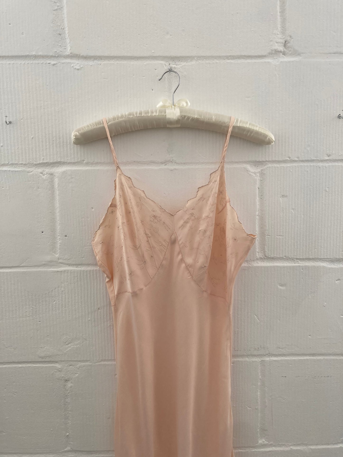 1930s Pink Silk Slip with Flower Embroidery & Scalloped Hems Size M