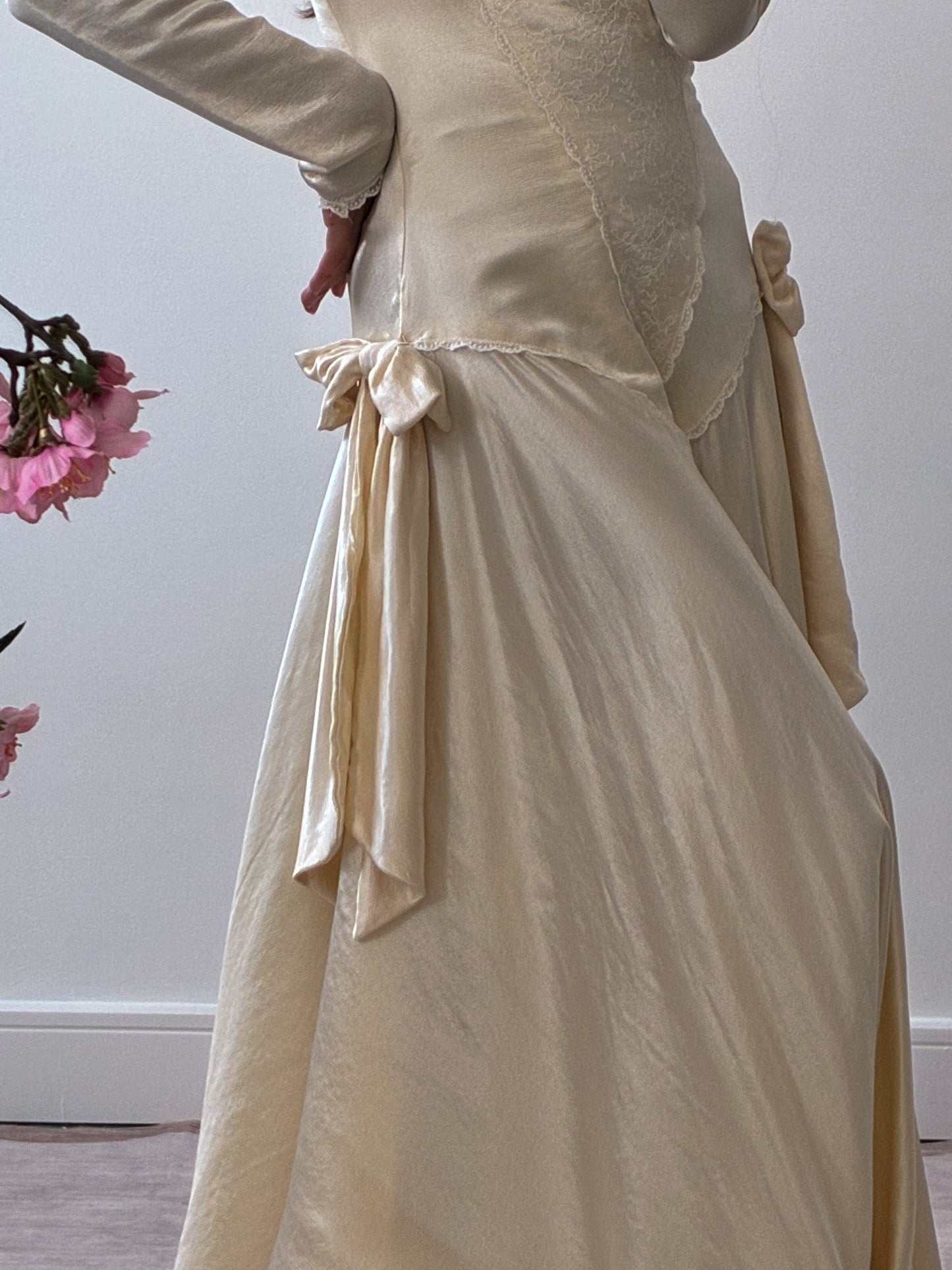 1980s Silk Asymmetrical Wedding Dress With Bow Detail S M