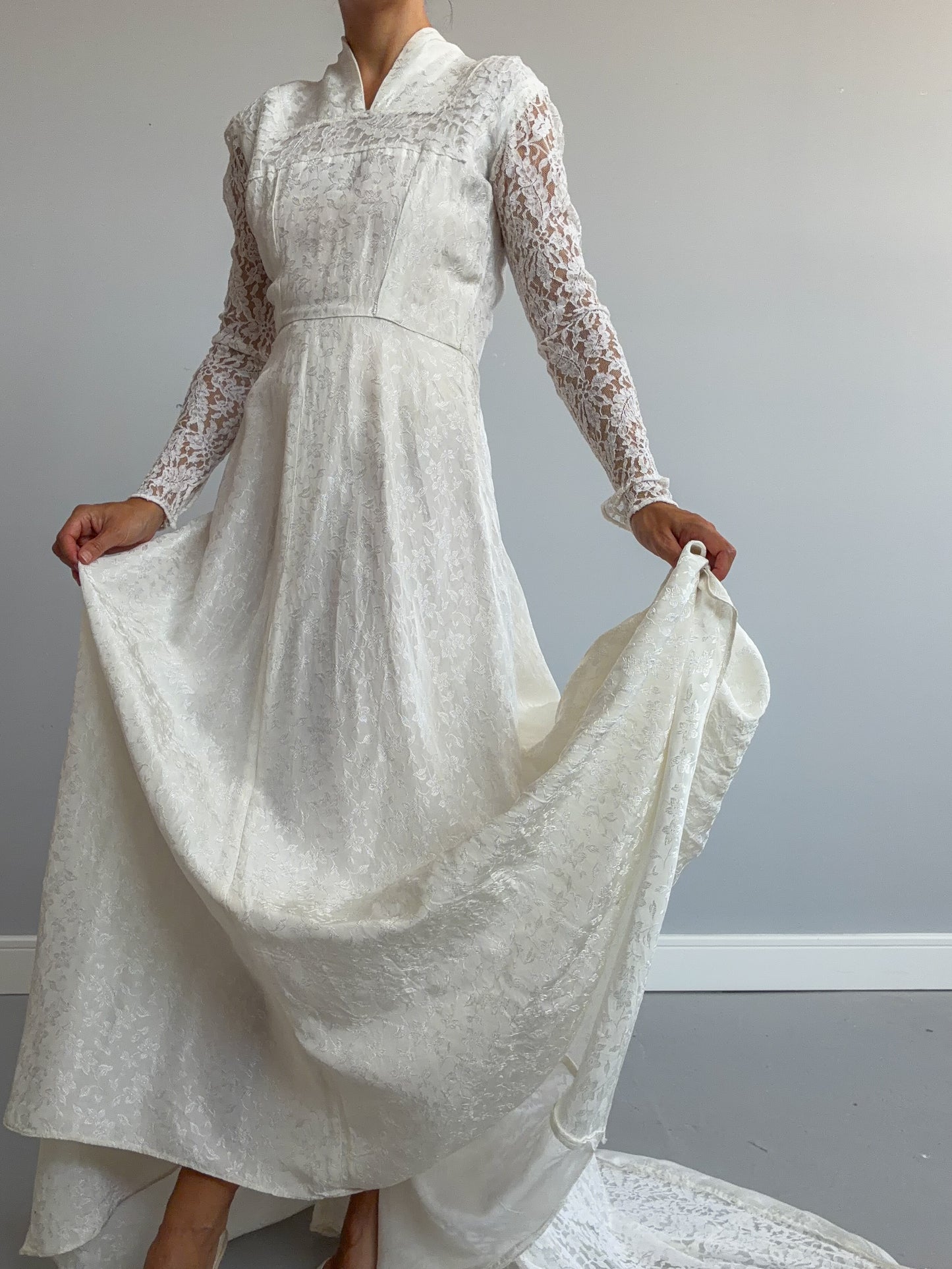1940s Ivory Jacquard And Lace Dress With Puddle Train