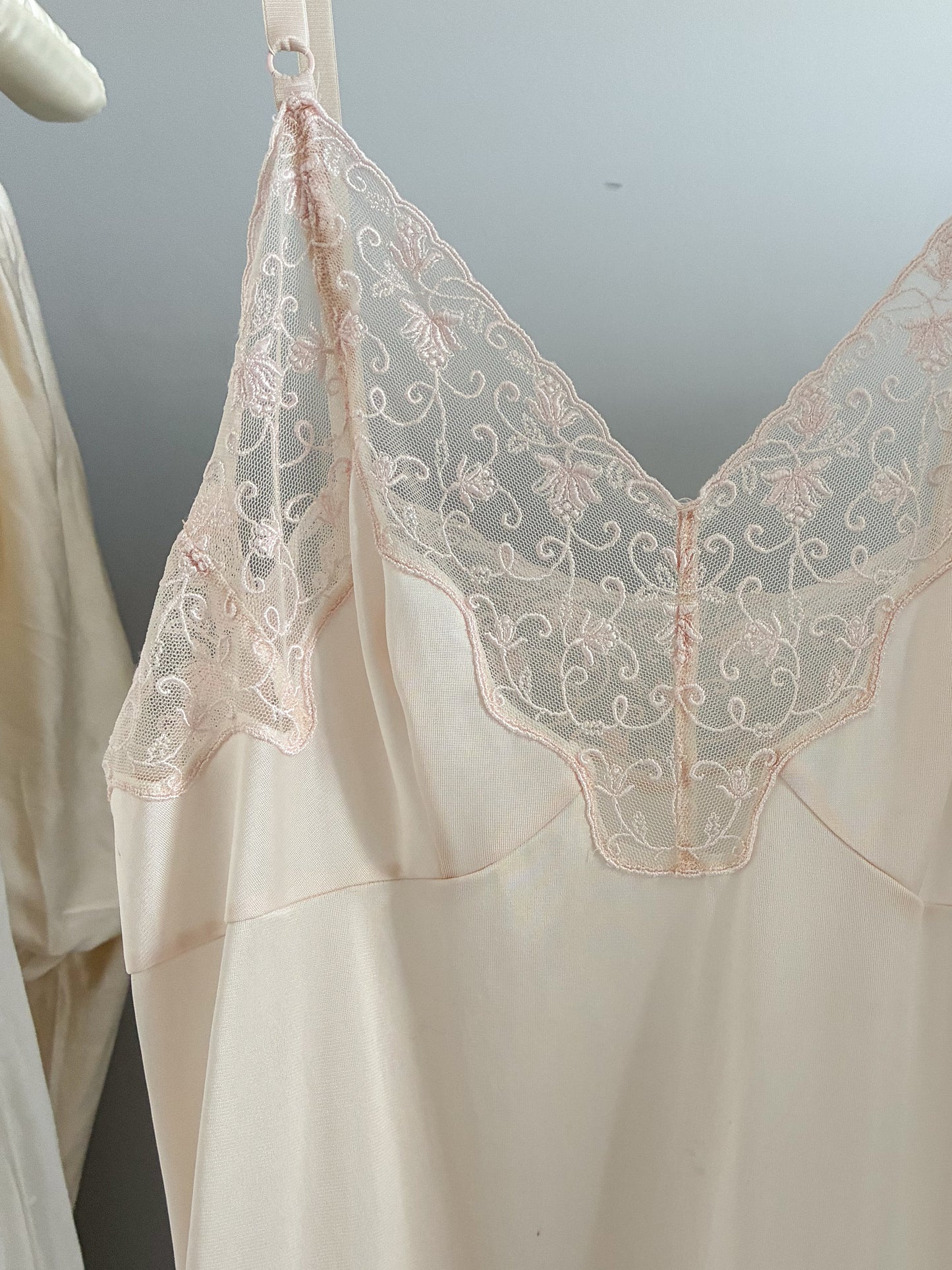 1970s Dusty Pink Midi Slip With Floral Lace Trims