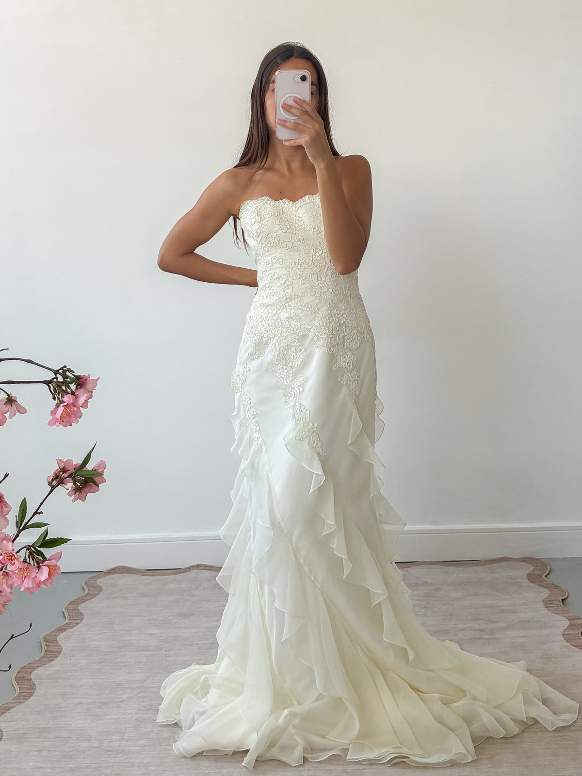 1990s Strapless Ivory Wedding Gown With Silk Lace Bodice & Ruffled Organza Skirt M