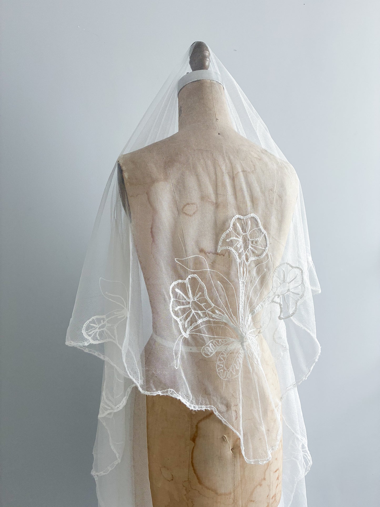 1940s Sheer Net Cathedral Veil With Calla Lily Motif