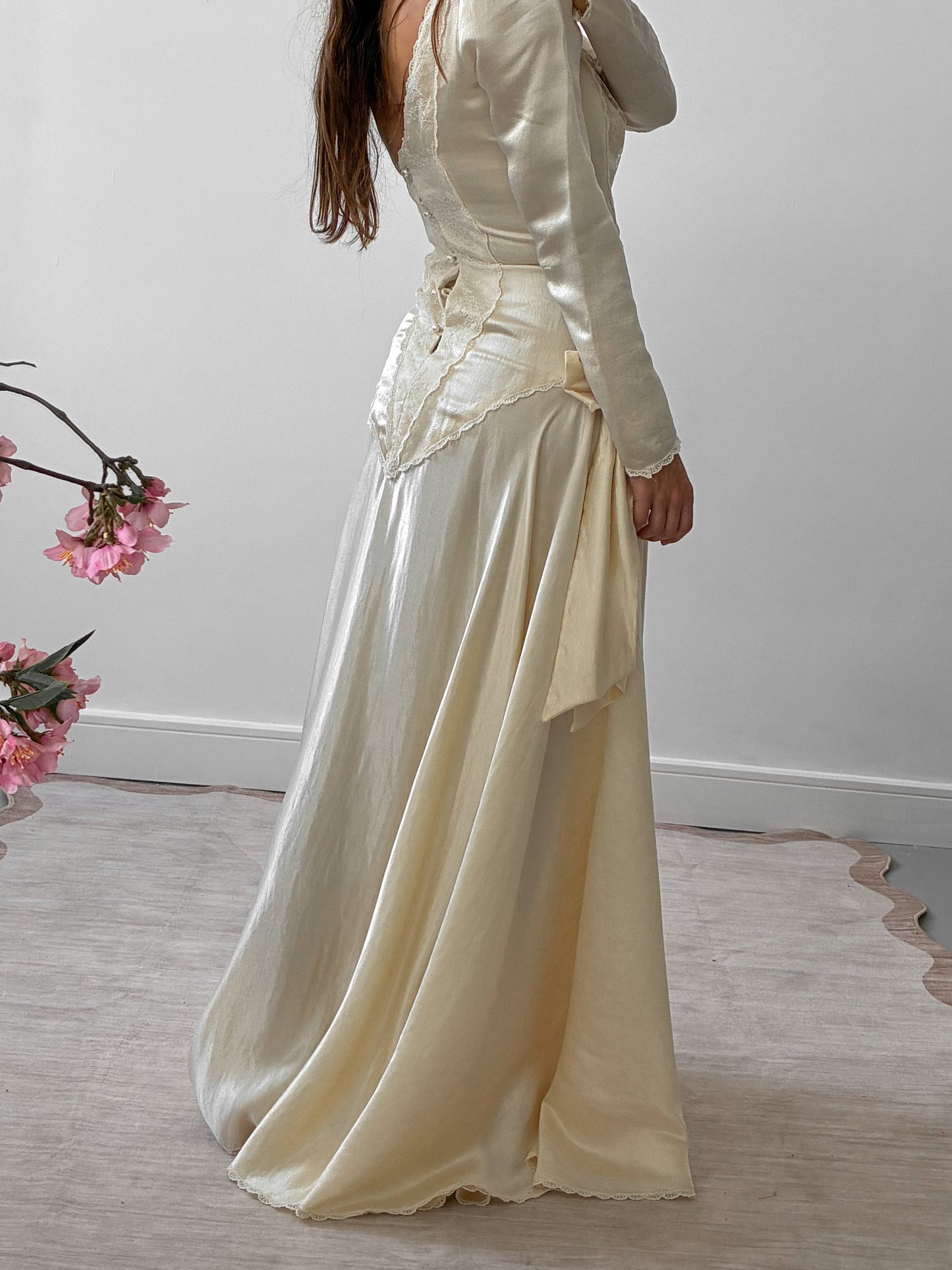 1980s Silk Asymmetrical Wedding Dress With Bow Detail S M