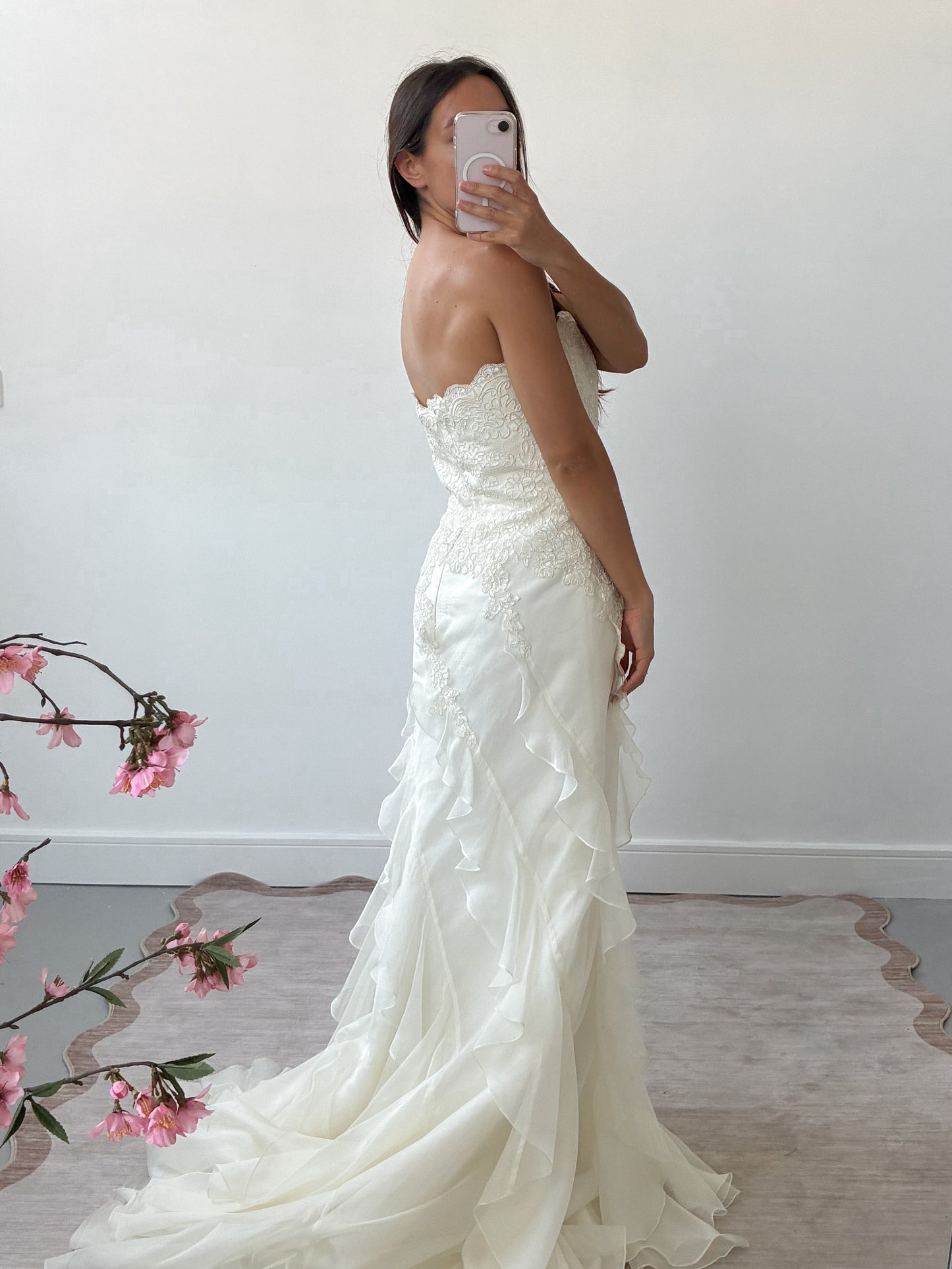 1990s Strapless Ivory Wedding Gown With Silk Lace Bodice & Ruffled Organza Skirt S M