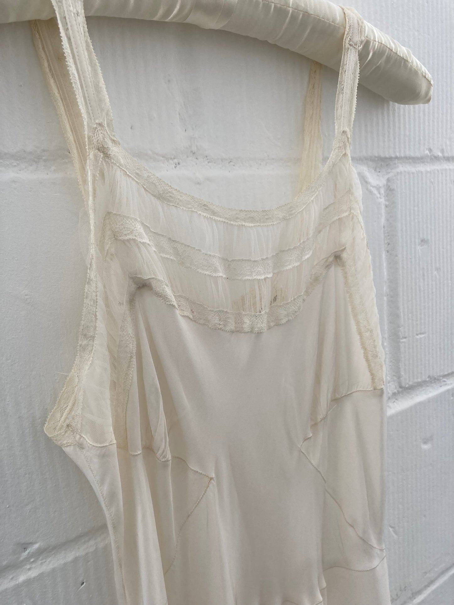 1940s White Slip with Mesh Neckline & Lace Detail XS/S