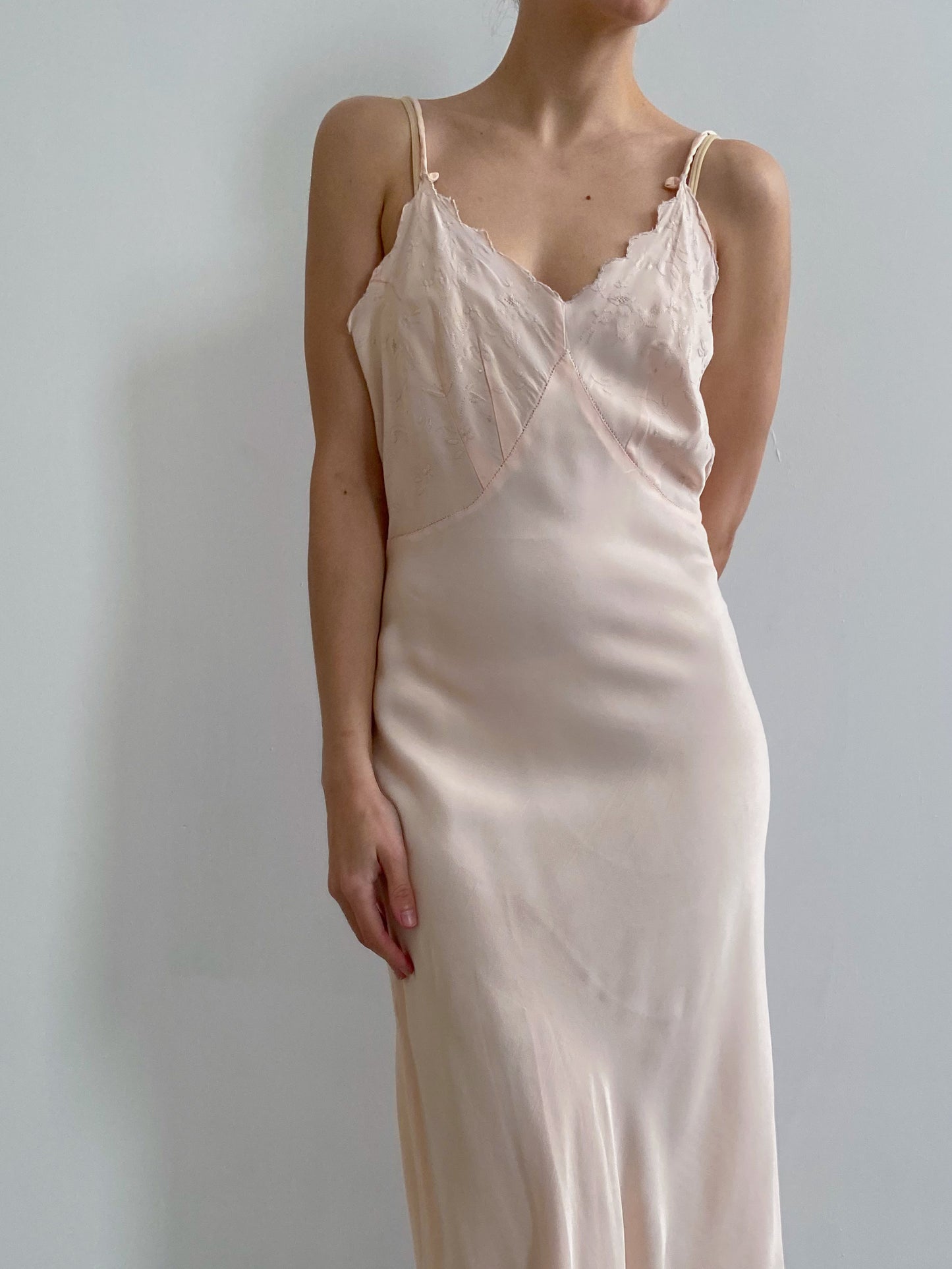 1930s Pink Silk Slip with Flower Embroidery & Scalloped Hems Size M