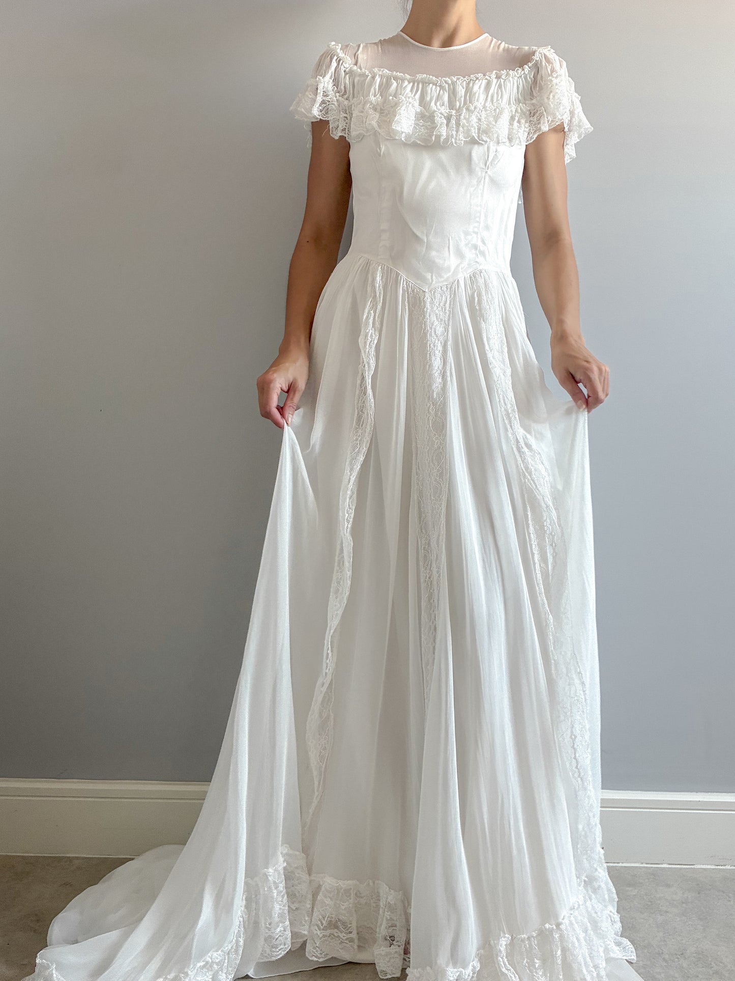 1940s Ivory Tulle Wedding Dress With Ruffle Neck And Cathedral Train