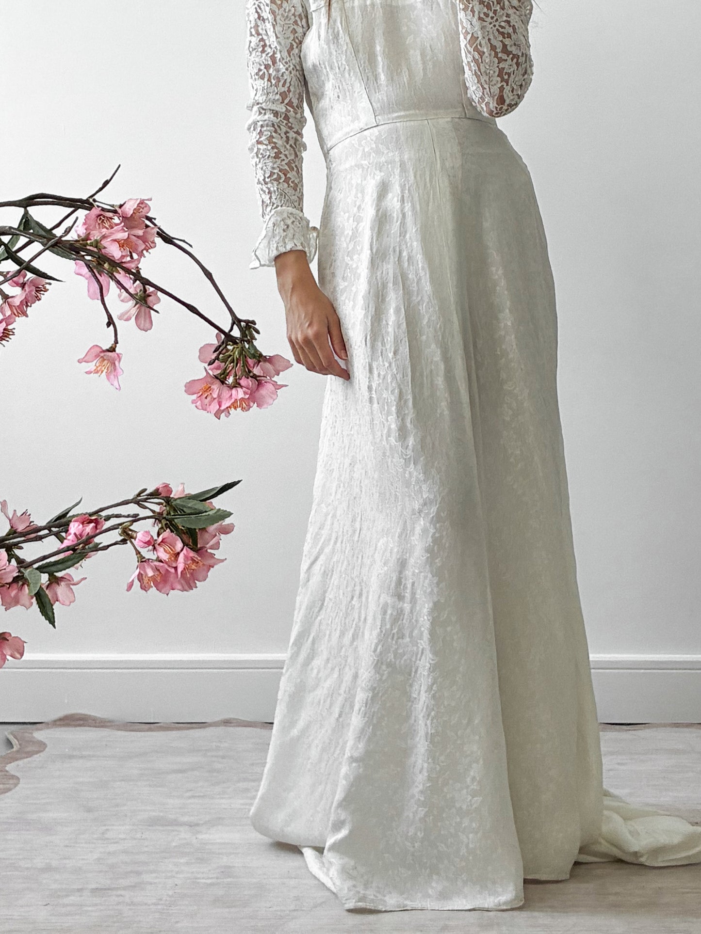 1940s Ivory Jacquard And Lace Dress With Puddle Train